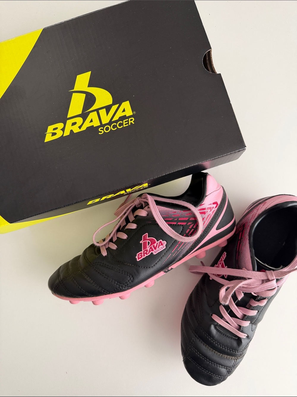 Brava Outdoor Soccer Cleats - Black and Pink - Girls Racer lll 174544 - Size 4.5